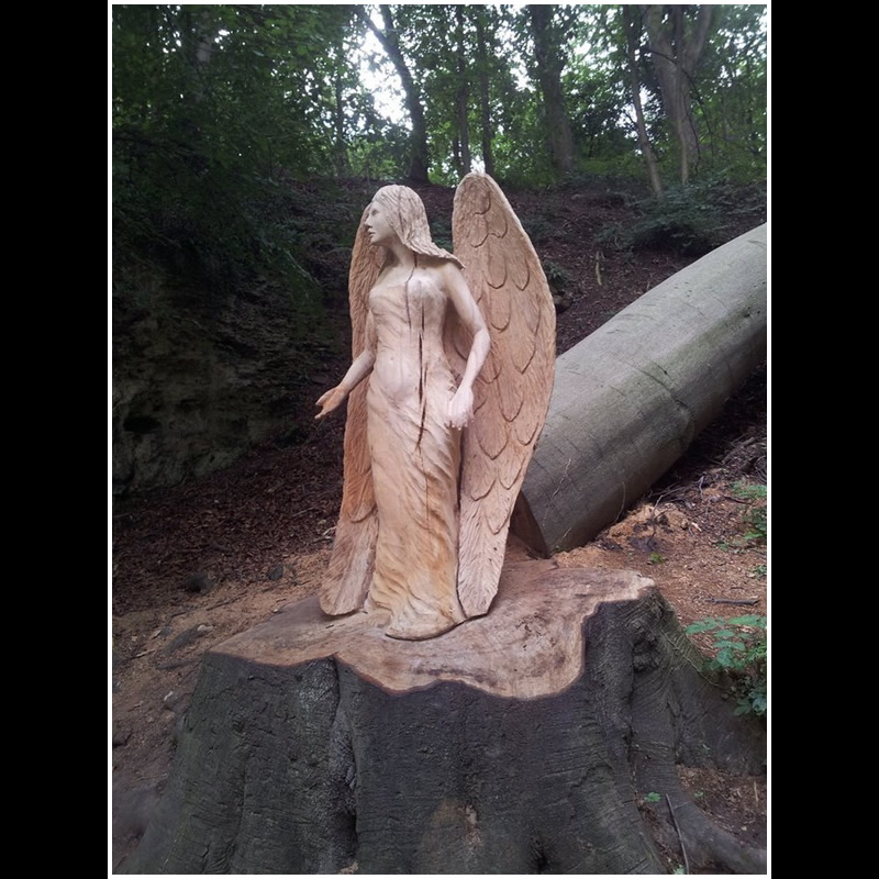 Chainsaw carving