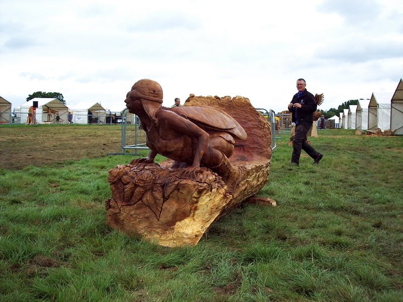 Chainsaw carving