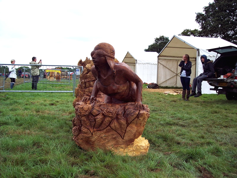 Chainsaw carving