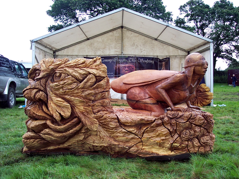 Chainsaw carving