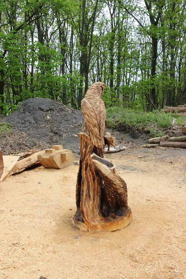 Chainsaw carving