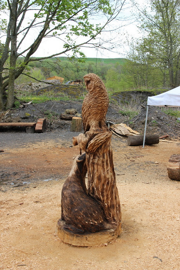 Chainsaw carving