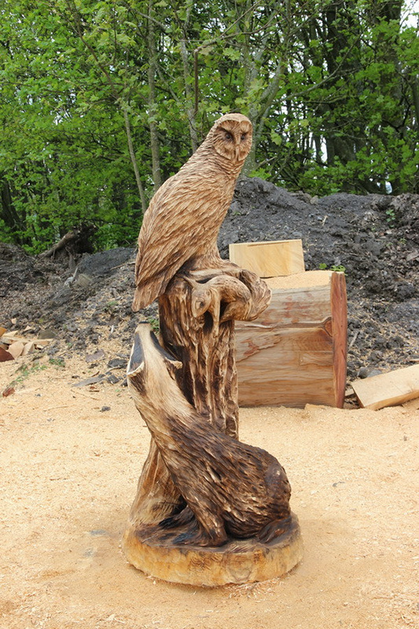 Chainsaw carving