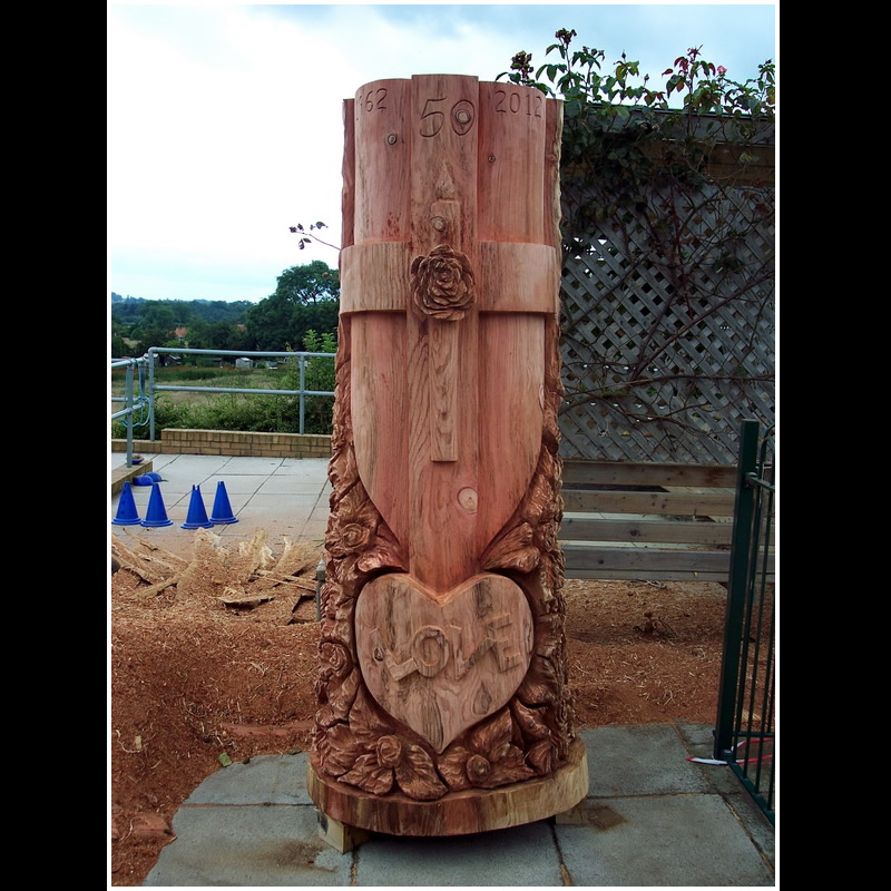 Chainsaw carving