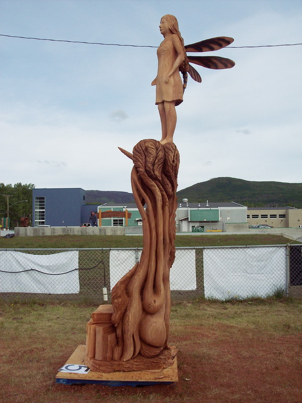 Chainsaw carving