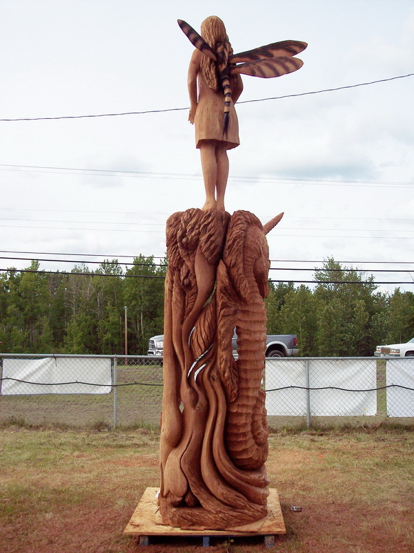 Chainsaw carving