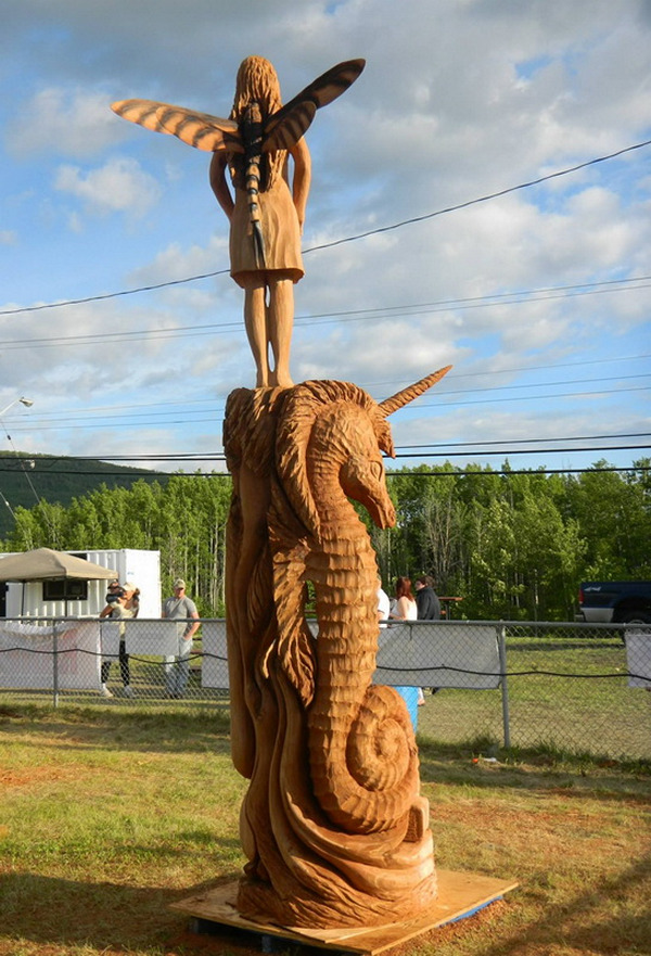 Chainsaw carving