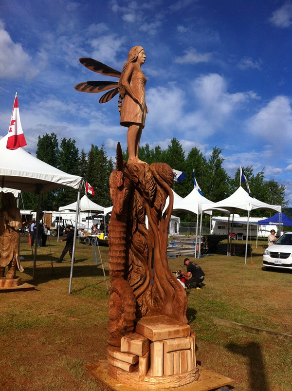 Chainsaw carving