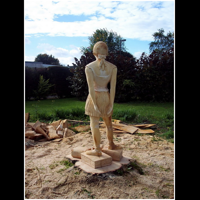 Chainsaw carving