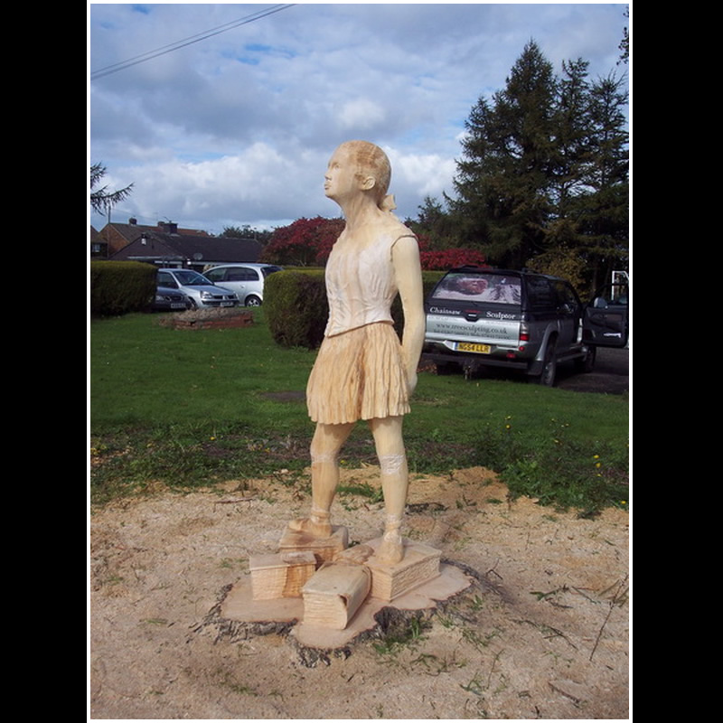 Chainsaw carving