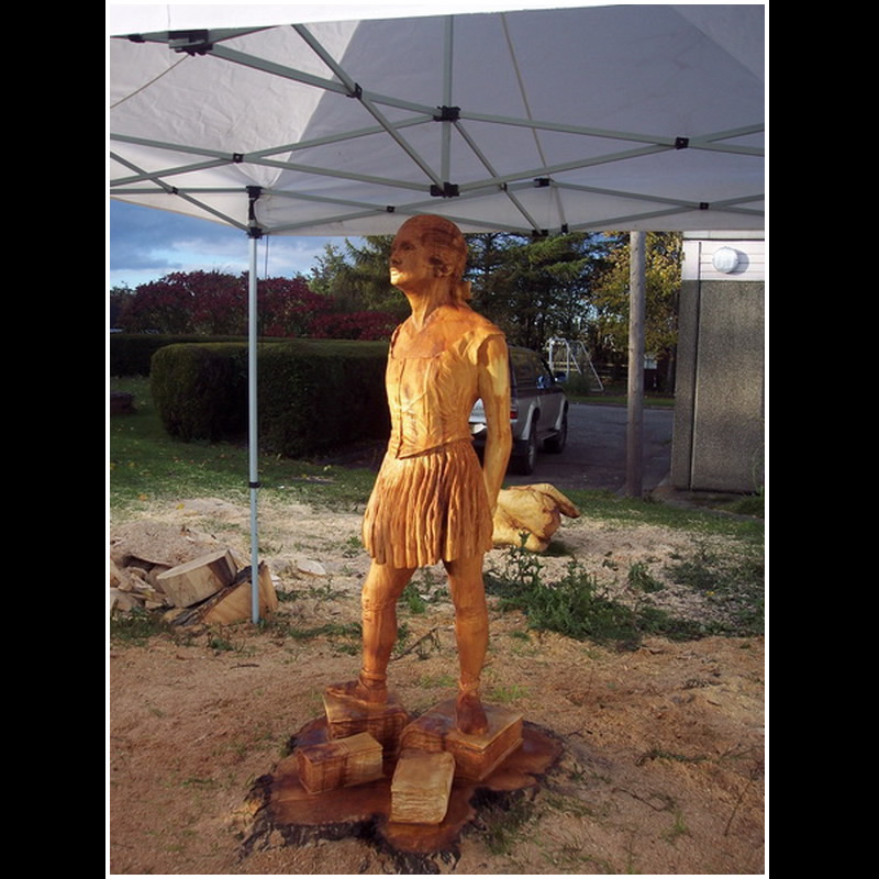 Chainsaw carving