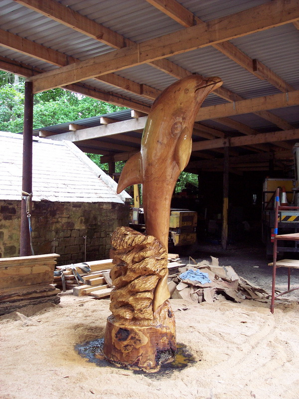 Chainsaw carving