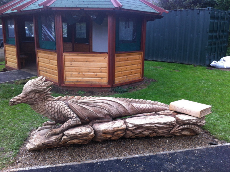 Chainsaw carving