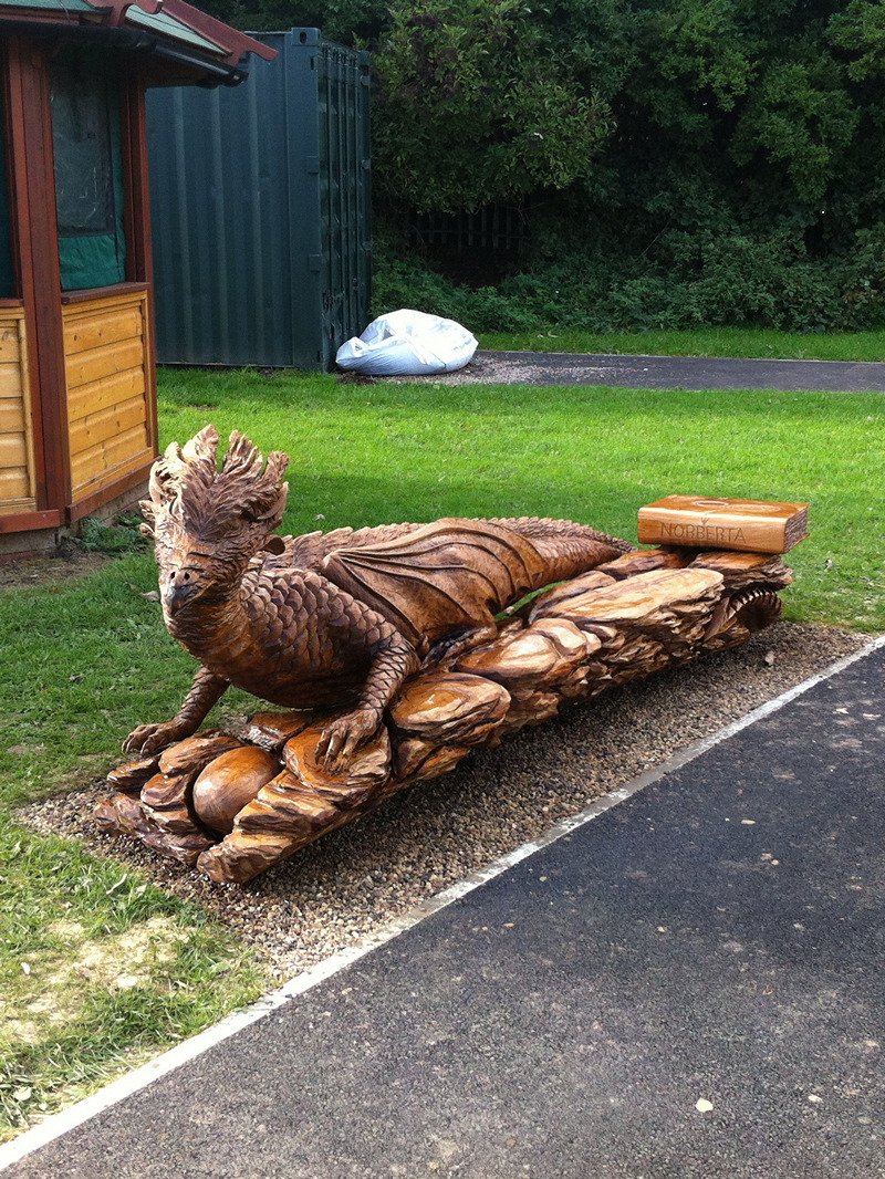 Chainsaw carving