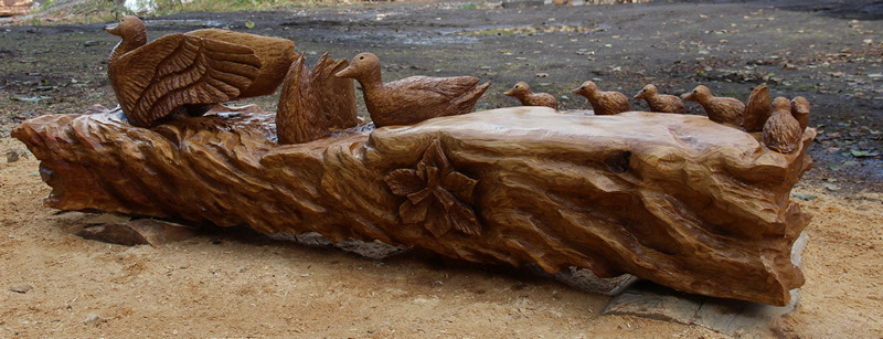 Chainsaw carving