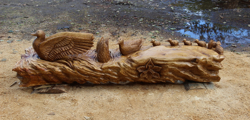 Chainsaw carving