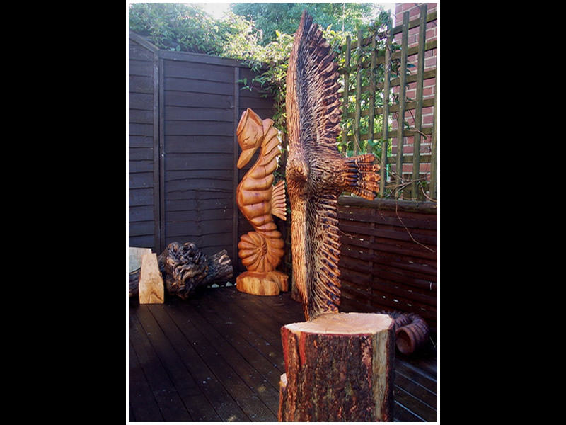 picture of eagle carving