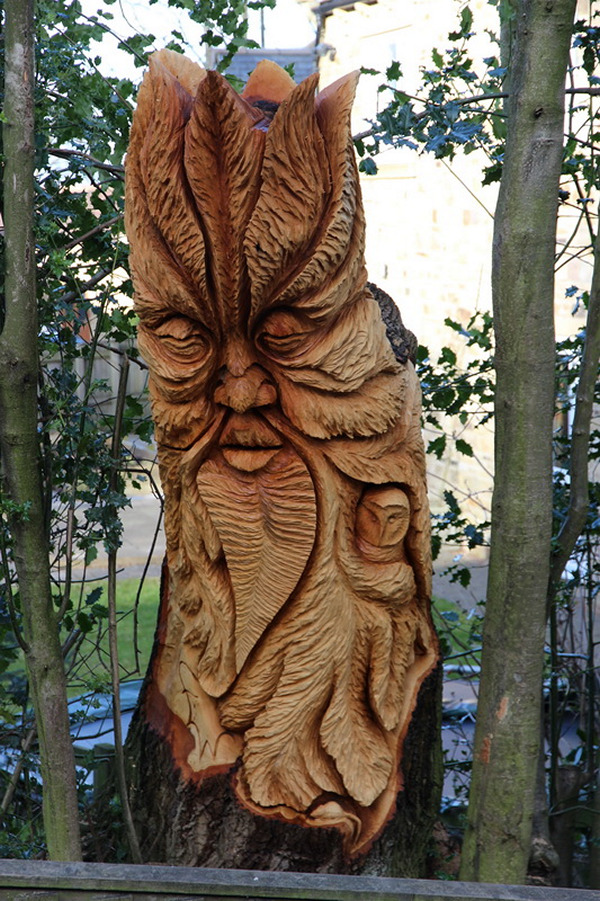 Chainsaw carving