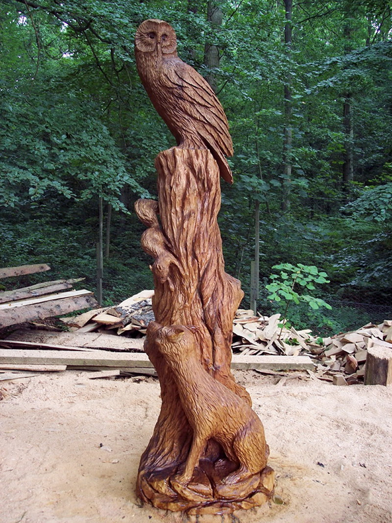 Chainsaw carving