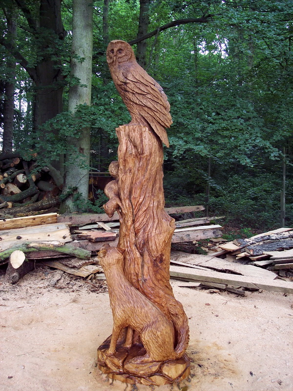 Chainsaw carving