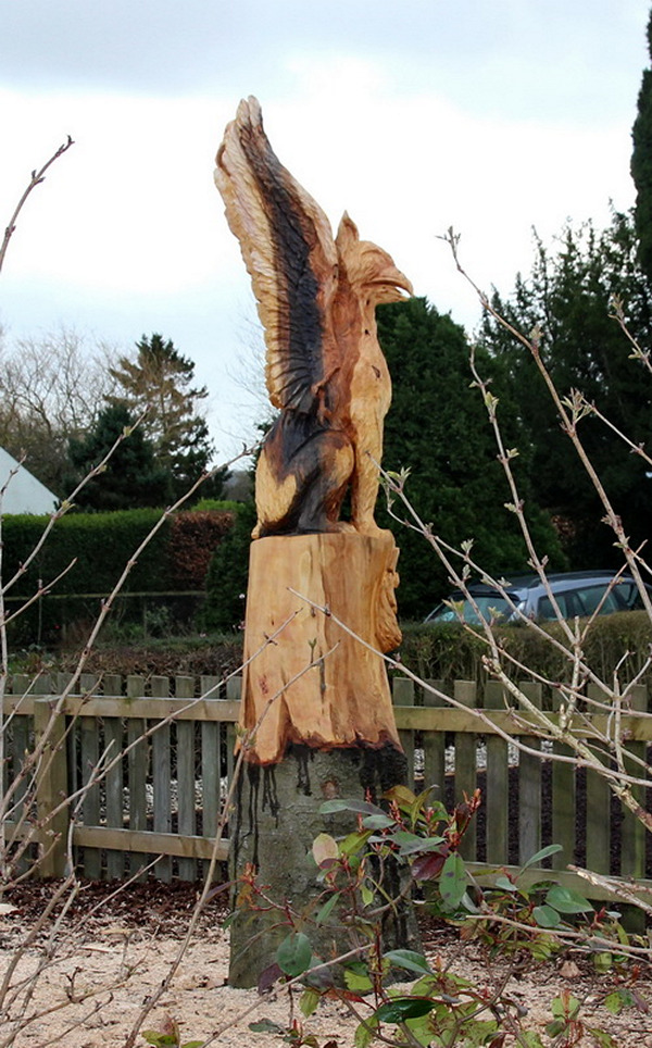 Chainsaw carving