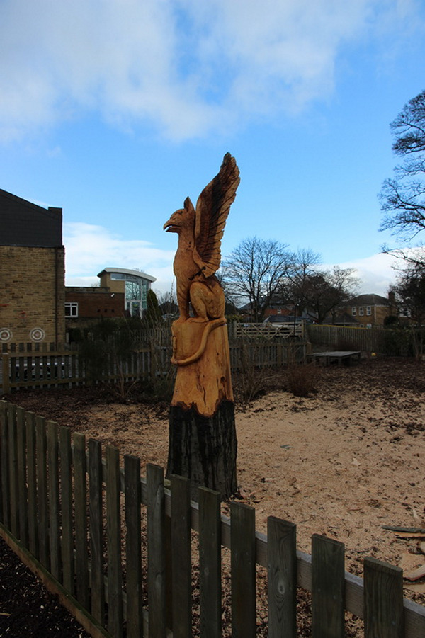 Chainsaw carving