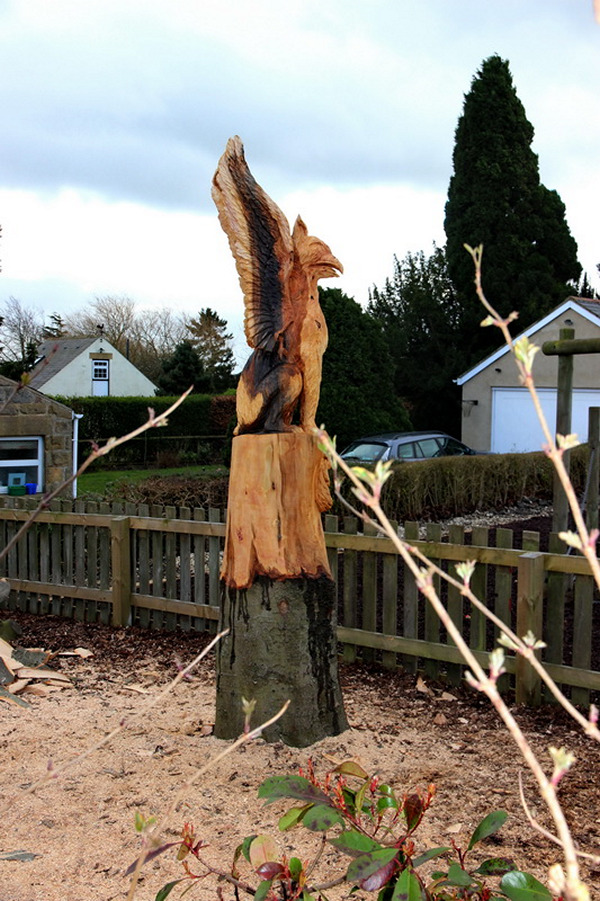 Chainsaw carving