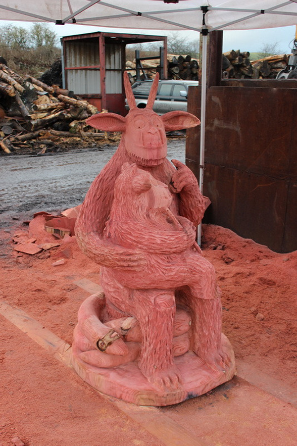 Chainsaw carving