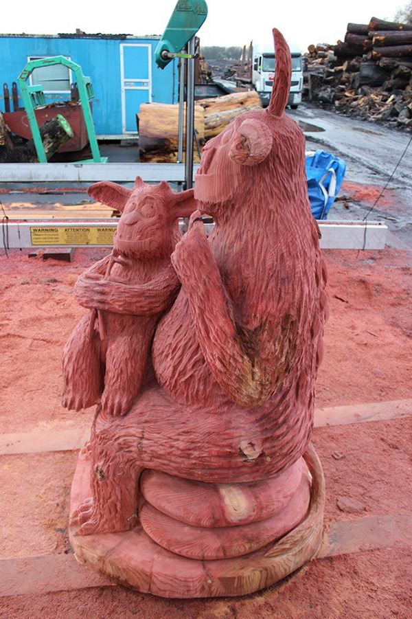 Chainsaw carving