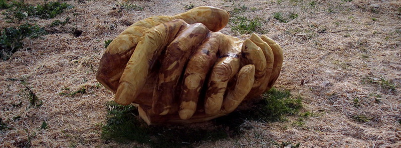 Chainsaw carving