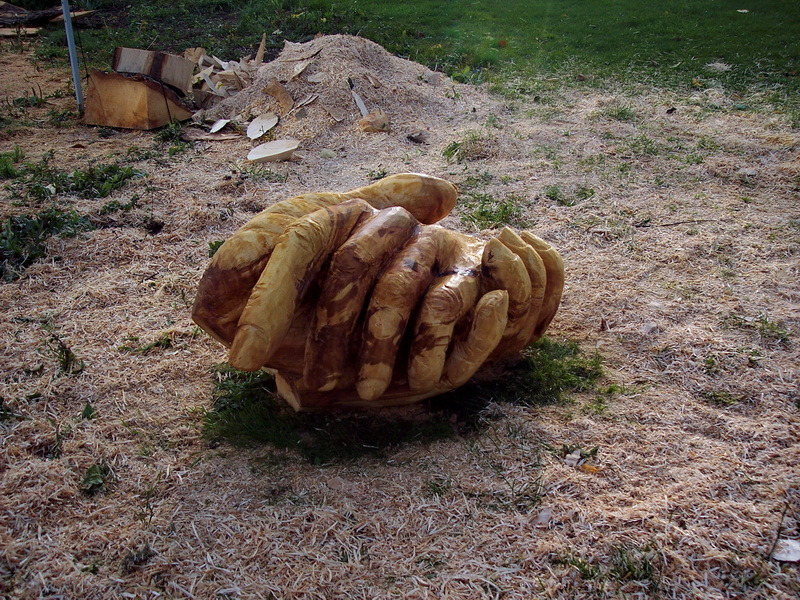 Chainsaw carving