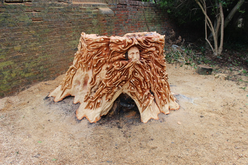 Chainsaw carving