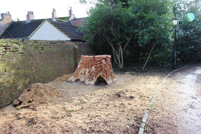Chainsaw carving