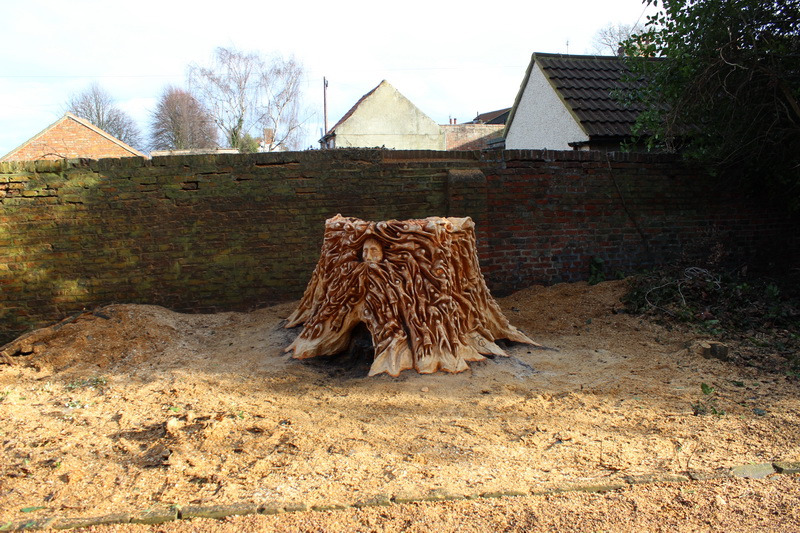 Chainsaw carving