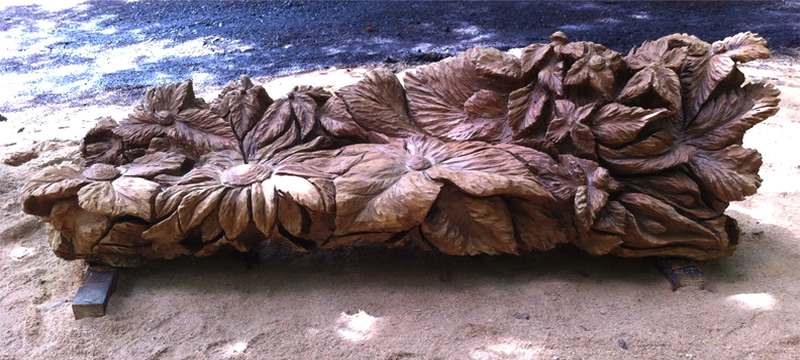 Chainsaw carving