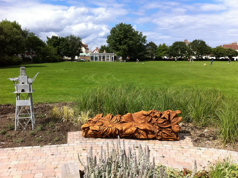 Chainsaw carving