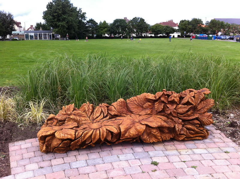 Chainsaw carving