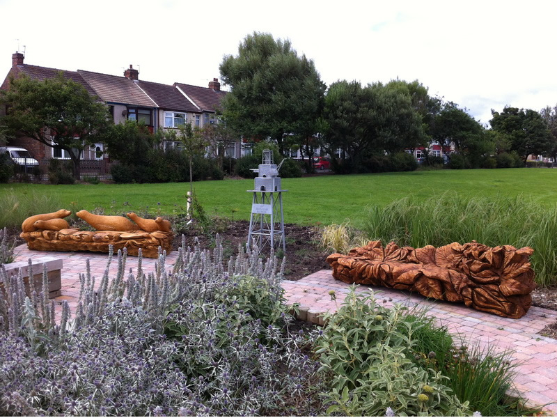 Chainsaw carving