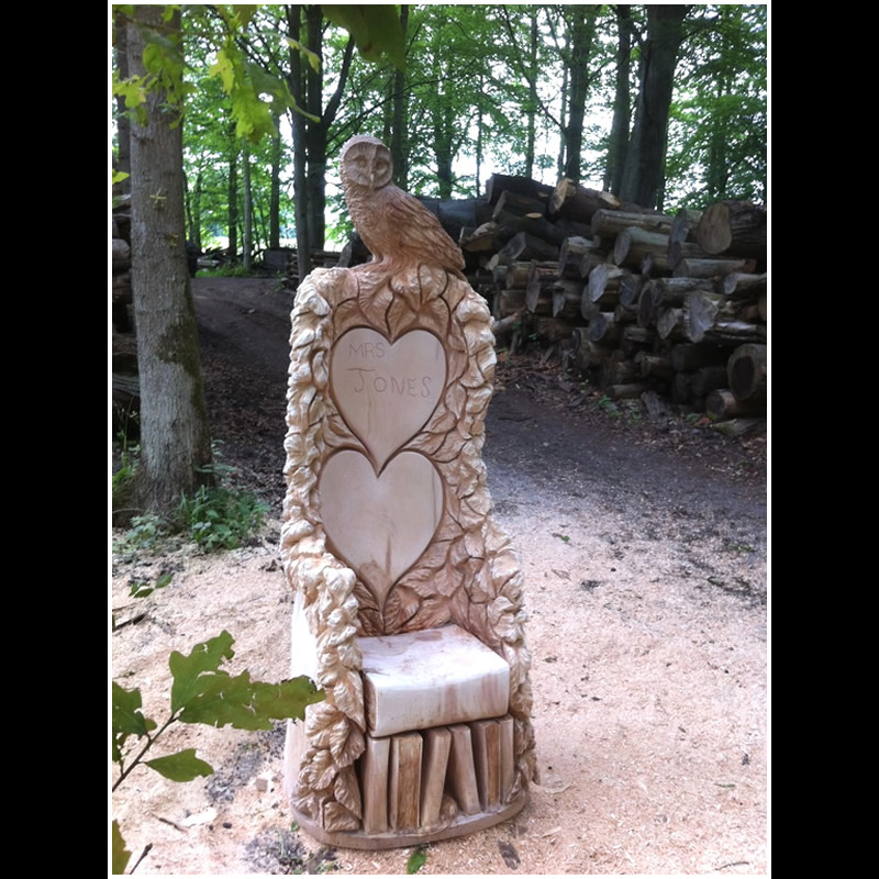 Chainsaw carving