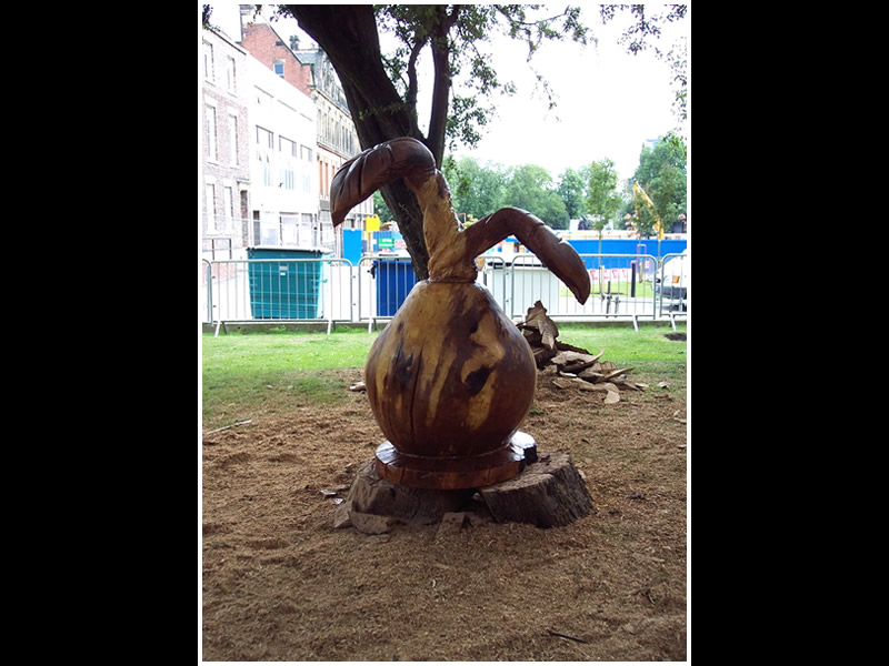 picture of pear carving