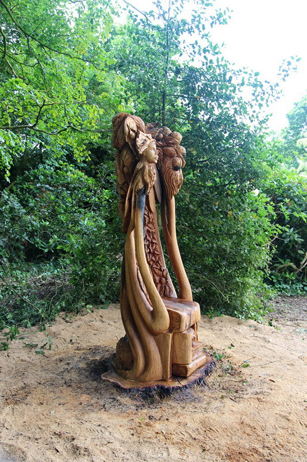 Chainsaw carving