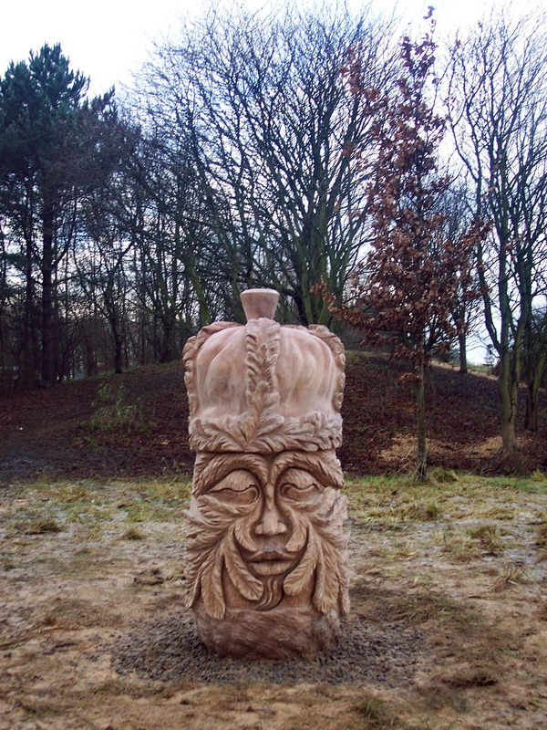 Chainsaw carving