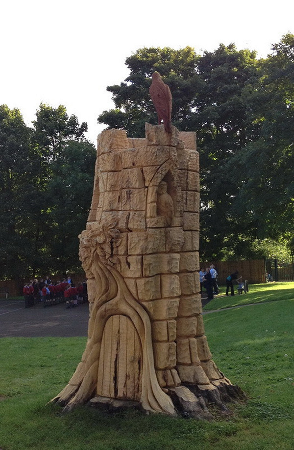 Chainsaw carving