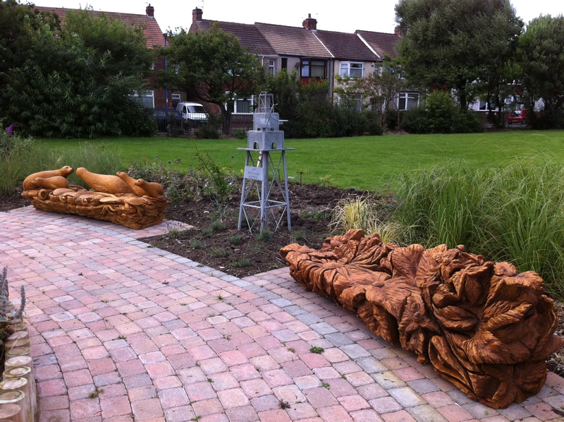 Chainsaw carving