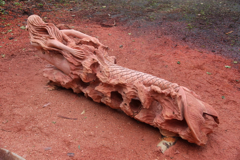Chainsaw carving