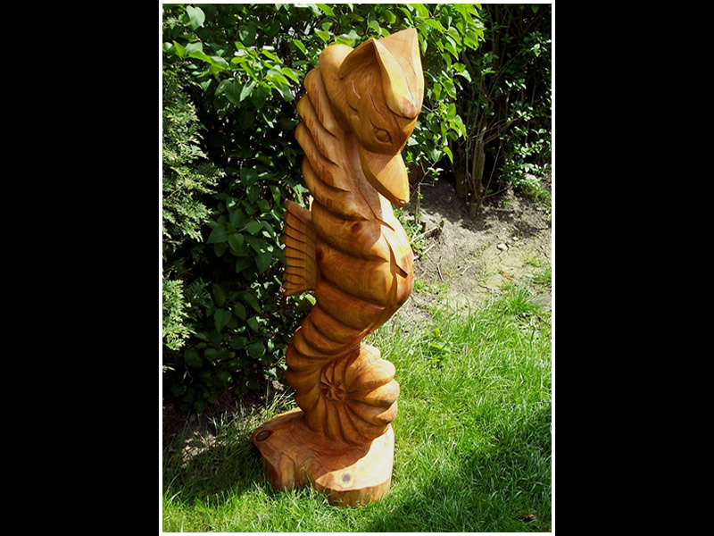 picture of sea horse carving