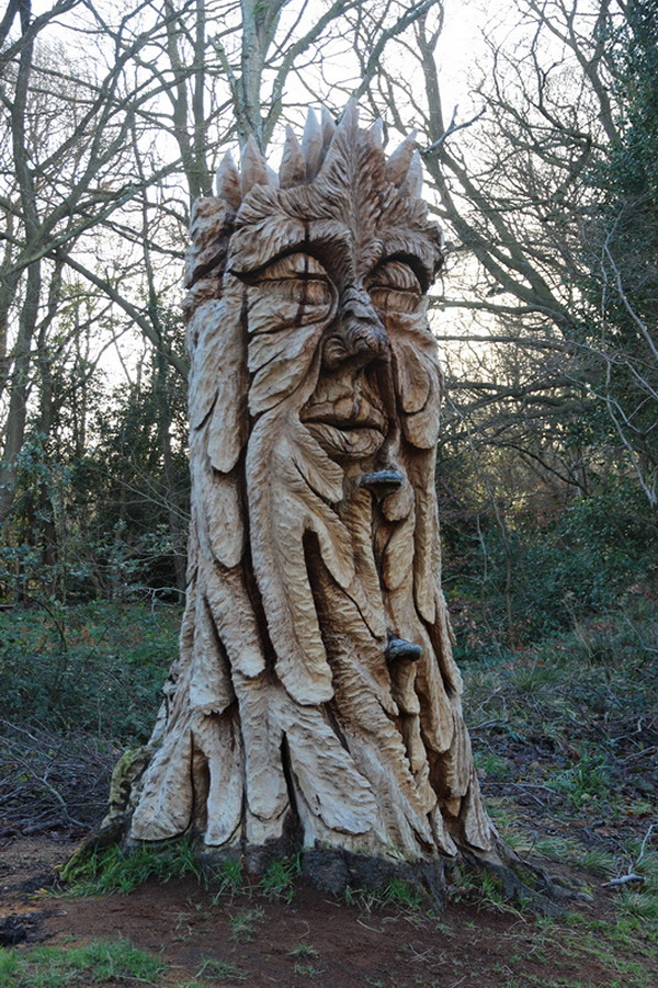 Chainsaw carving