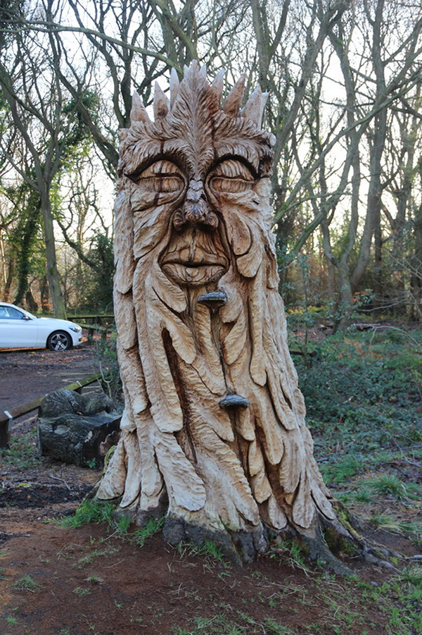 Chainsaw carving