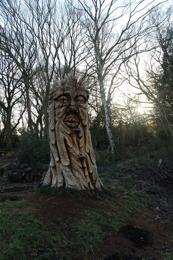 Chainsaw carving