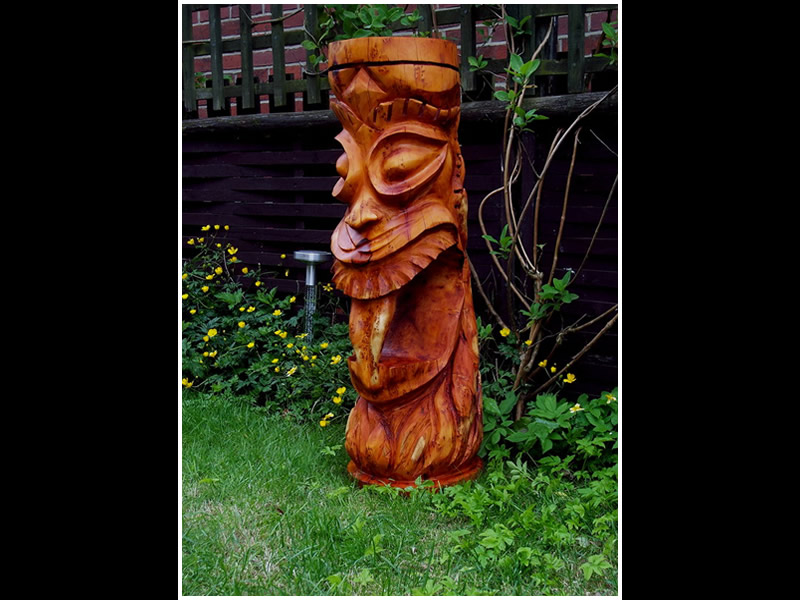 picture of tiki carving